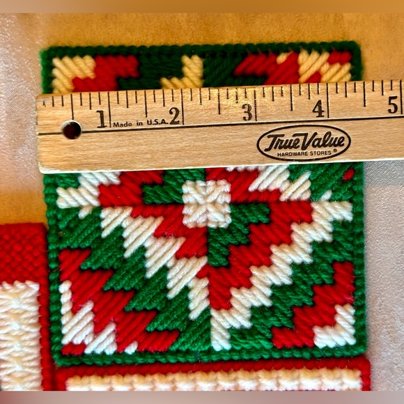 Handmade Vintage NEW Set of 8 Christmas Coasters Yarn and plastic needlepoint. - Picture 3 of 11